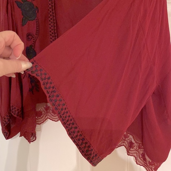 ✅Forever21 kimono in color wine w/ black thread  embroidery designs. ♥️🖤 - Picture 5 of 6